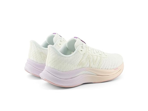 New Balance FuelCell Propel v4