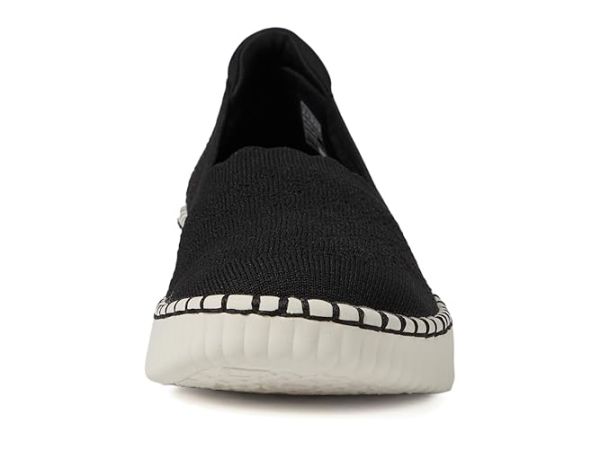 SKECHERS Wilshire - Blvd SKECHERS Wilshire - Blvd