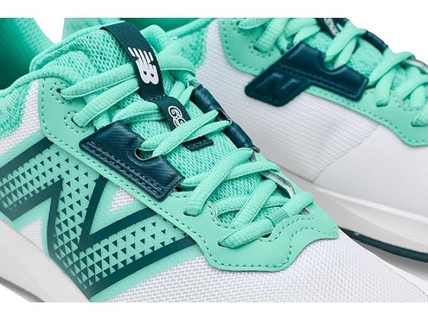 New Balance 696v6 Tennis Shoes