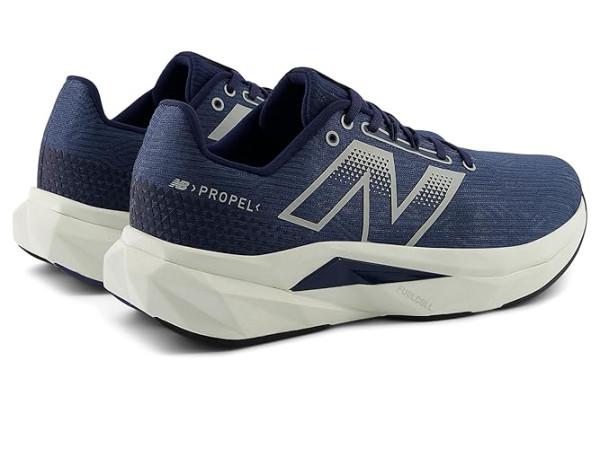 New Balance FuelCell Propel v5