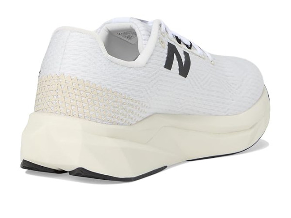 New Balance FuelCell Propel v5