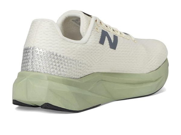 New Balance FuelCell Propel v5