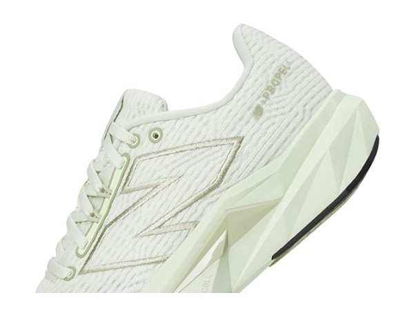 New Balance FuelCell Propel v5 New Balance FuelCell Propel v5