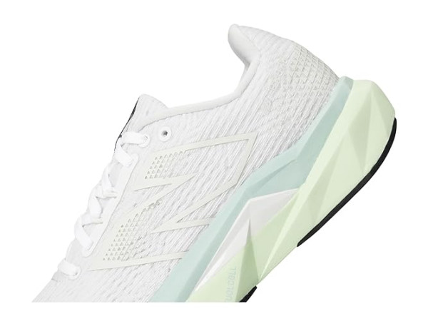 New Balance FuelCell Propel v5 New Balance FuelCell Propel v5