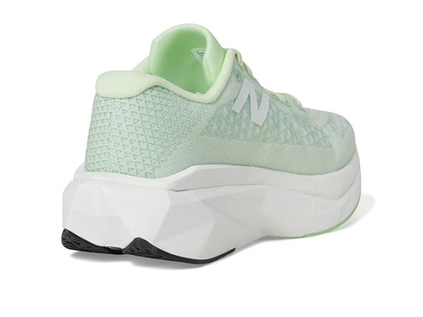 New Balance FuelCell SuperComp Trainer v3