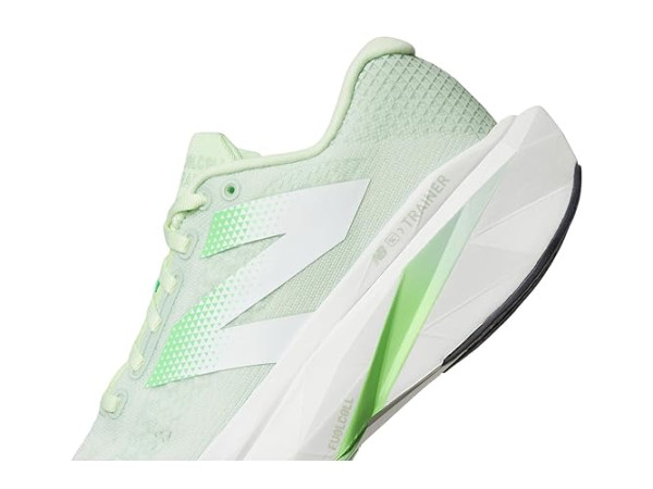 New Balance FuelCell SuperComp Trainer v3