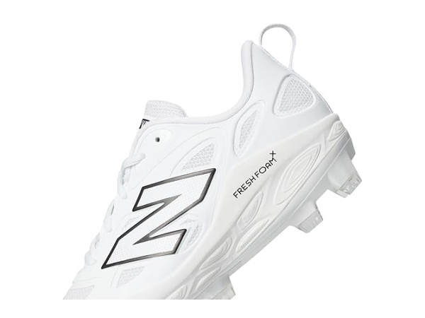 New Balance Fresh Foam Velov4 Molded Softball Cleats