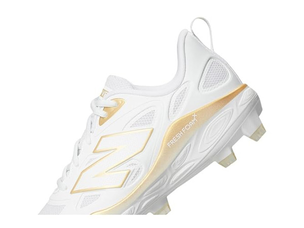 New Balance Fresh Foam Velov4 Molded Softball Cleats