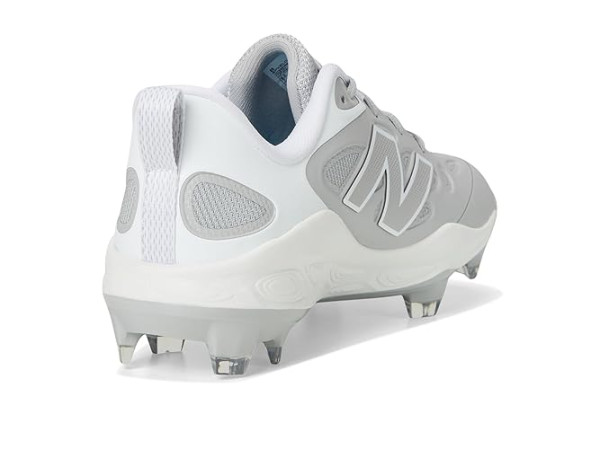 New Balance Fresh Foam Velov4 Molded Softball Cleats