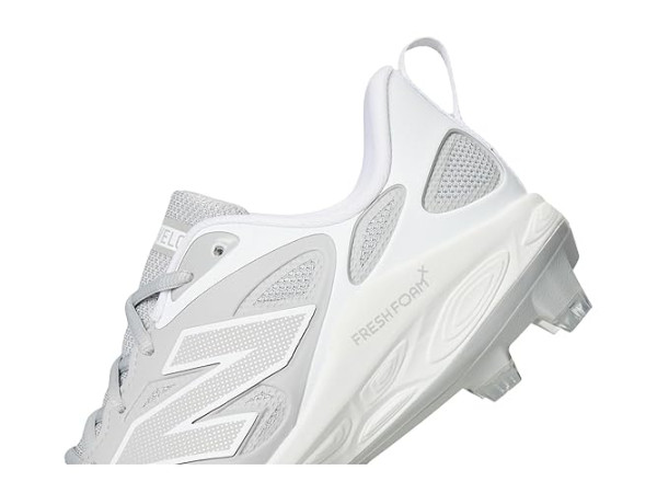 New Balance Fresh Foam Velov4 Molded Softball Cleats