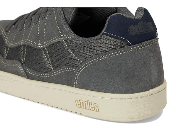 etnies Snake