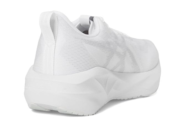 ASICS Novablast 5
