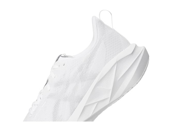 ASICS Novablast 5
