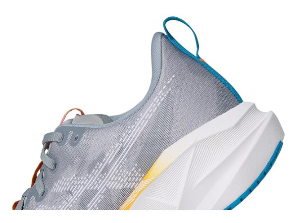 ASICS Novablast 5