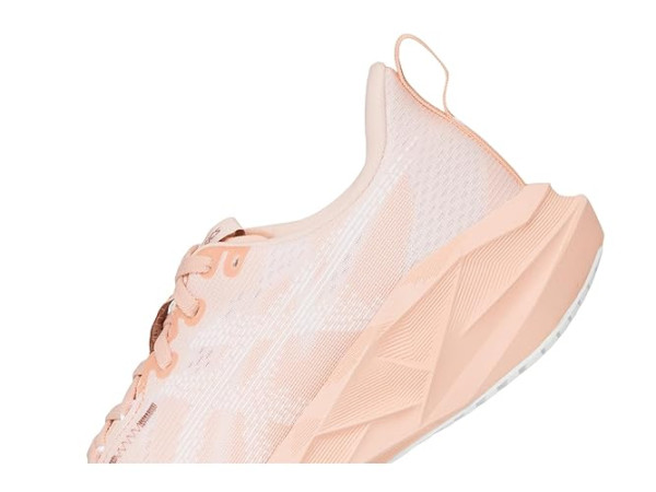ASICS Novablast 5