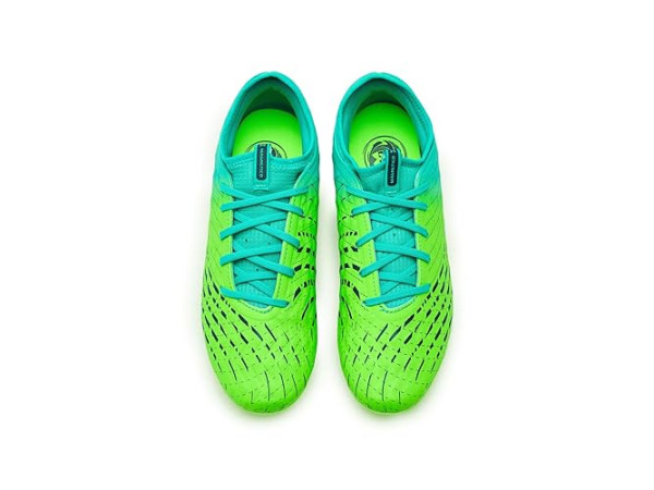 Under Armour Magnetico Select 5 Soccer Cleats